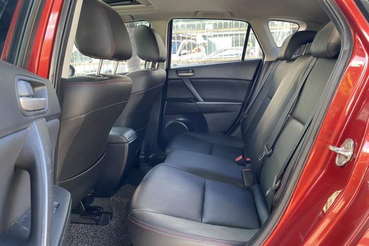Used Mazda 3 2015 Hatchback 1.6L Automatic Elite Model Interior 5