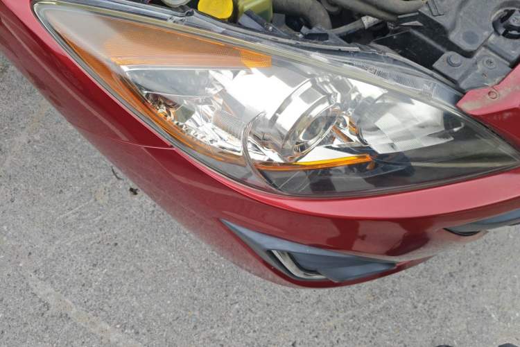 Used Mazda 3 2015 Hatchback 1.6L Manual Comfort Edition Right Front Headlight