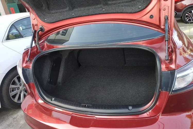 Used Mazda 3 2015 Sedan 1.6L Automatic Elite Model Trunk