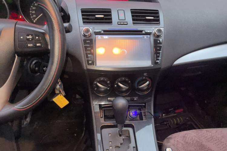 Used Mazda 3 2015 Hatchback 1.6L Automatic Elite Model Audio And AC Panel