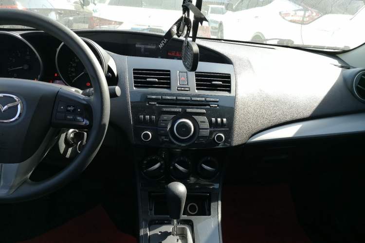 Used Mazda 3 2015 Sedan 1.6L Automatic Elite Model Audio And AC Panel