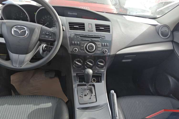 Used Mazda 3 2015 Hatchback 1.6L Automatic Elite Model Audio And AC Panel