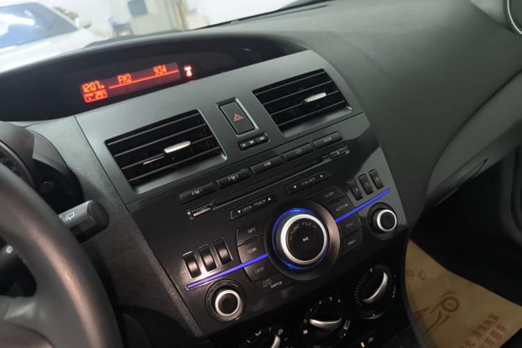 Used Mazda 3 2015 Hatchback 1.6L Manual Comfort Edition Audio And AC Panel