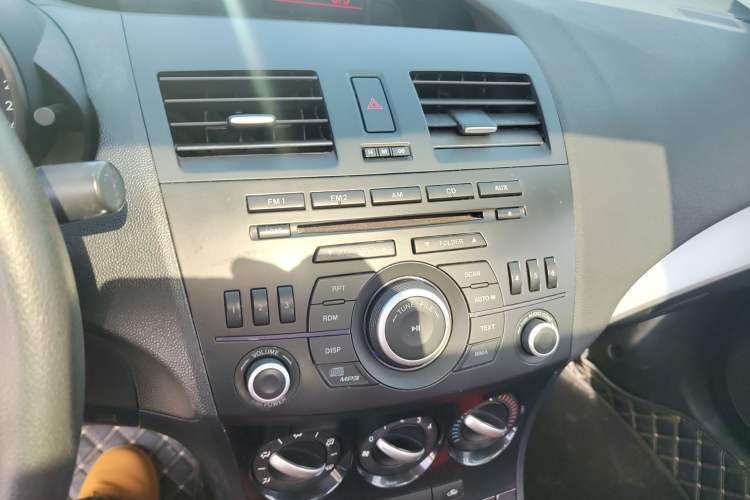 Used Mazda 3 2015 Sedan 1.6L Automatic Elite Model Audio And AC Panel
