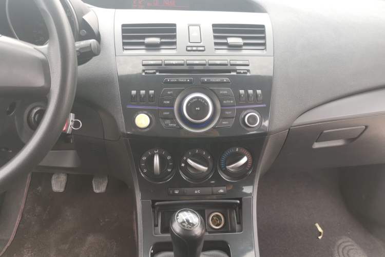 Used Mazda 3 2015 Hatchback 1.6L Manual Comfort Edition Audio And AC Panel