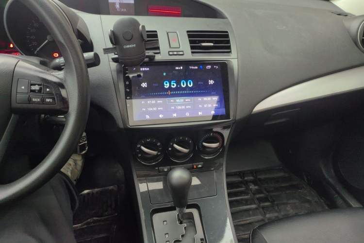 Used Mazda 3 2015 Hatchback 1.6L Automatic Elite Model Audio And AC Panel