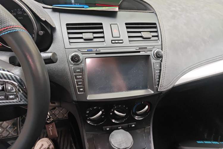 Used Mazda 3 2015 Hatchback 1.6L Automatic Elite Model Audio And AC Panel