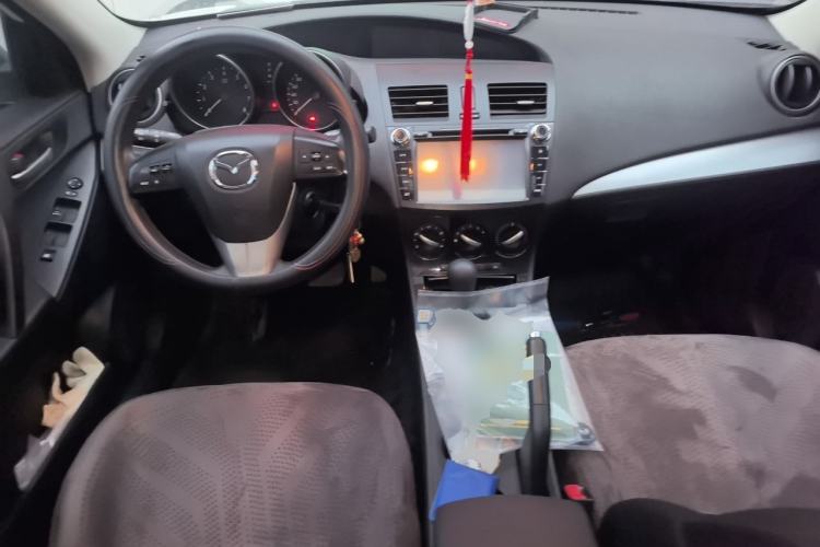 Used Mazda 3 2015 Hatchback 1.6L Automatic Elite Model Center Console