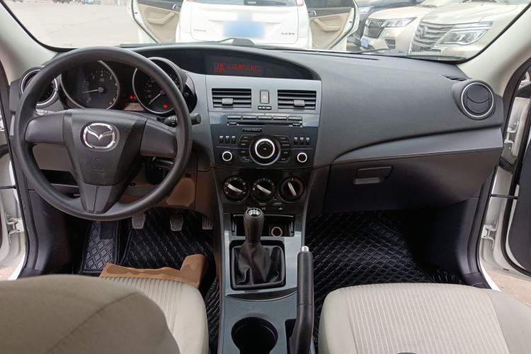 Used Mazda 3 2015 Sedan 1.6L Manual Comfort Model Center Console