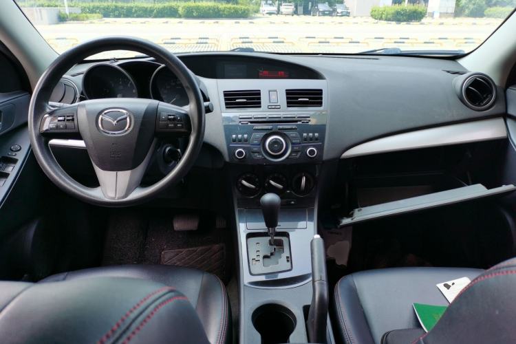 Used Mazda 3 2015 Hatchback 1.6L Automatic Elite Model Center Console