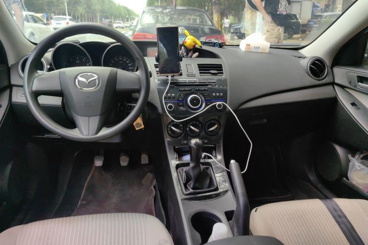 Used Mazda 3 2015 Sedan 1.6L Manual Comfort Model Center Console