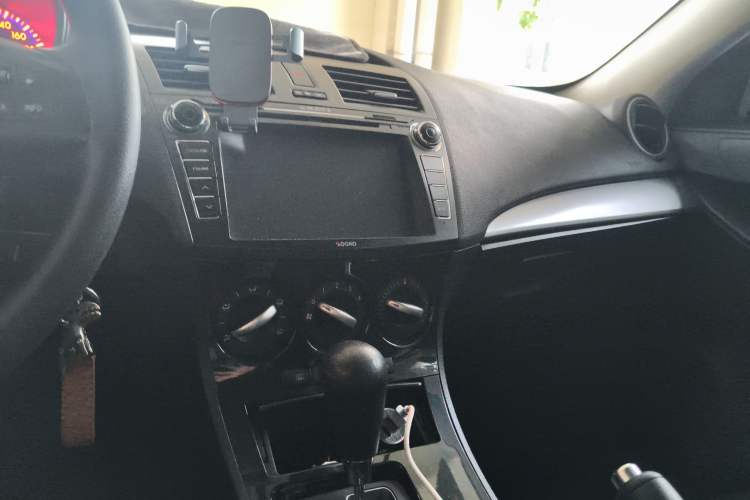 Used Mazda 3 2015 Hatchback 2.0L Automatic Sport Model Center Console