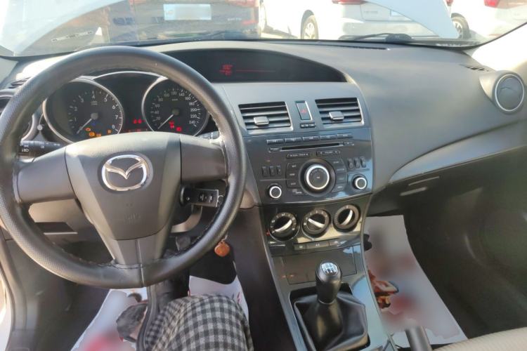 Used Mazda 3 2015 Sedan 1.6L Manual Comfort Model Center Console
