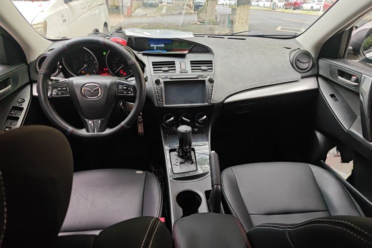 Used Mazda 3 2015 Hatchback 1.6L Automatic Elite Model Center Console