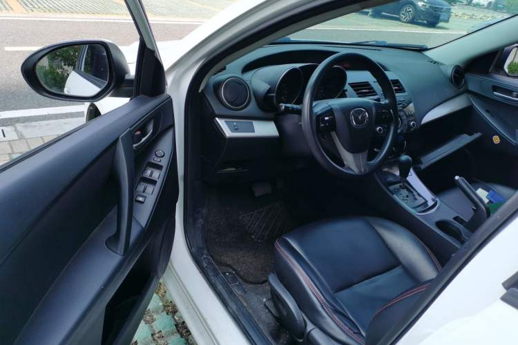 Used Mazda 3 2015 Hatchback 1.6L Automatic Elite Model Driver Seat