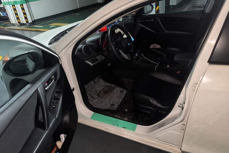 Used Mazda 3 2015 Sedan 1.6L Automatic Elite Model Driver Seat