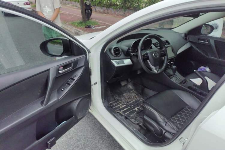 Used Mazda 3 2015 Hatchback 1.6L Automatic Elite Model Driver Seat