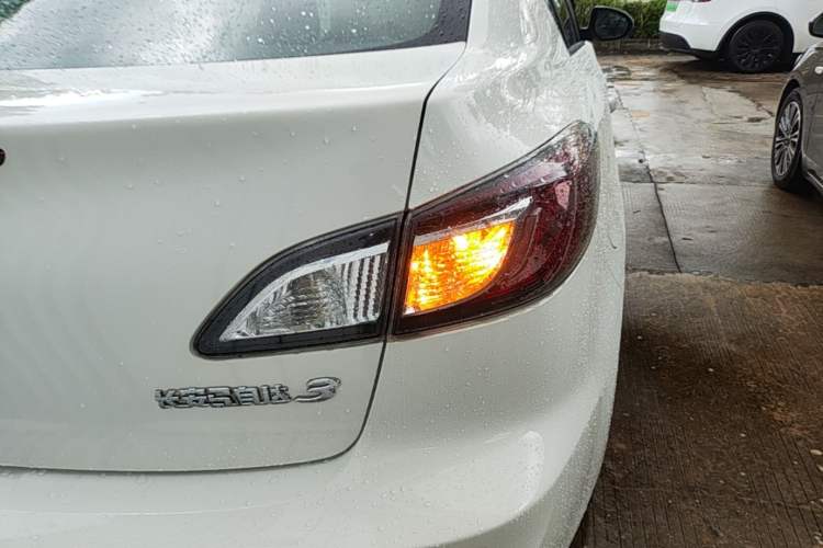 Used Mazda 3 2015 Sedan 1.6L Automatic Comfort Model Exterior 1