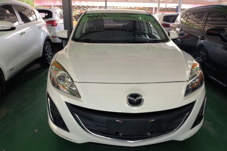 Used Mazda 3 2015 Hatchback 1.6L Manual Comfort Edition Exterior 1