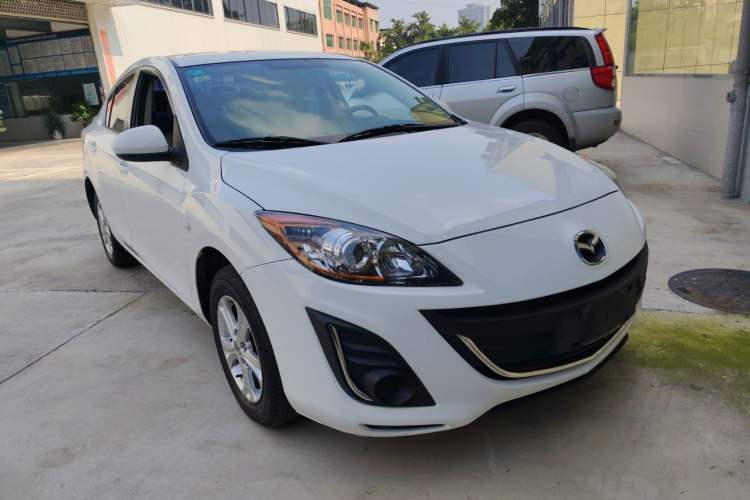 Used Mazda 3 2015 Sedan 1.6L Automatic Comfort Model Exterior 2
