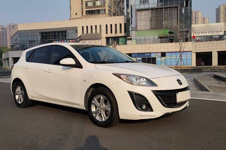 Used Mazda 3 2015 Hatchback 1.6L Automatic Elite Model Exterior 2
