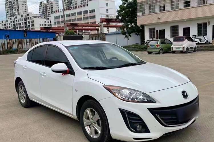 Used Mazda 3 2015 Sedan 1.6L Manual Comfort Model Exterior 2