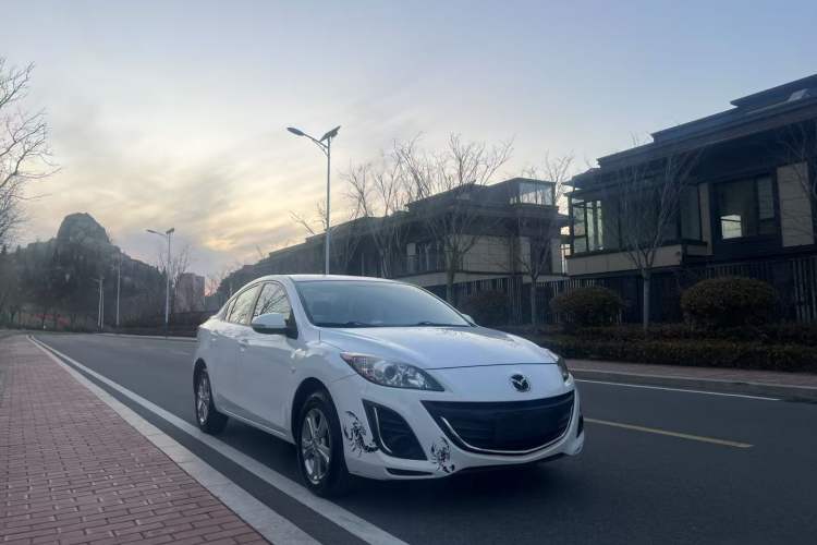 Used Mazda 3 2015 Sedan 1.6L Automatic Comfort Model Exterior 2
