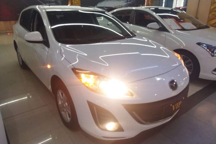Used Mazda 3 2015 Hatchback 1.6L Automatic Elite Model Exterior 2