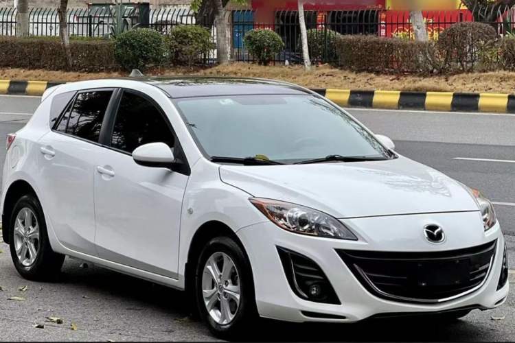 Used Mazda 3 2015 Hatchback 1.6L Automatic Elite Model Exterior 2