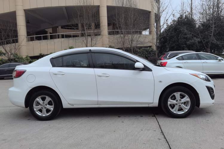 Used Mazda 3 2015 Sedan 1.6L Automatic Comfort Model Exterior 2