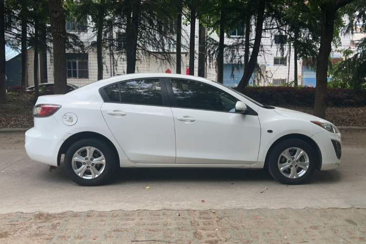 Used Mazda 3 2015 Sedan 1.6L Automatic Elite Model Exterior 2