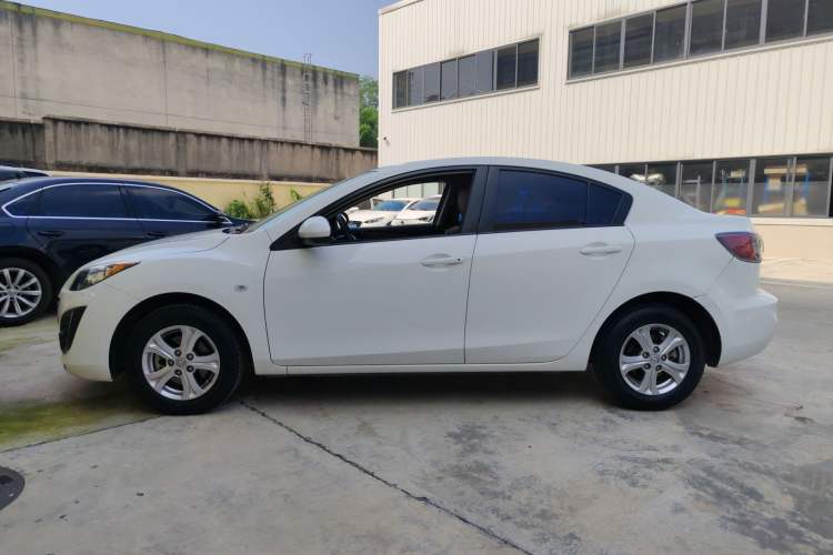 Used Mazda 3 2015 Sedan 1.6L Automatic Comfort Model Exterior 3