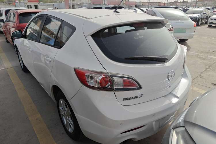 Used Mazda 3 2015 Hatchback 1.6L Automatic Elite Model Exterior 3