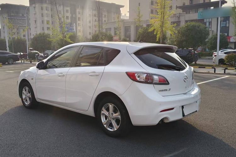 Used Mazda 3 2015 Hatchback 1.6L Automatic Elite Model Exterior 3
