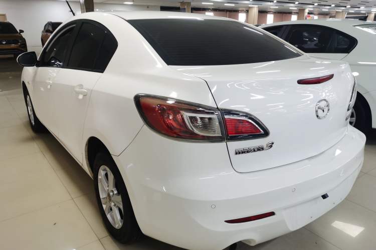Used Mazda 3 2015 Sedan 1.6L Automatic Comfort Model Exterior 3
