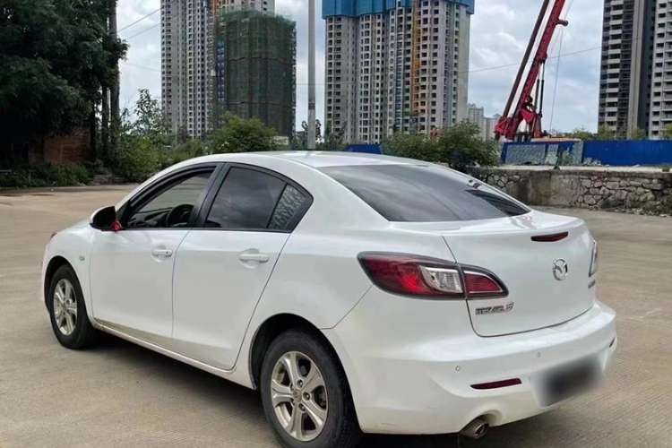 Used Mazda 3 2015 Sedan 1.6L Manual Comfort Model Exterior 3