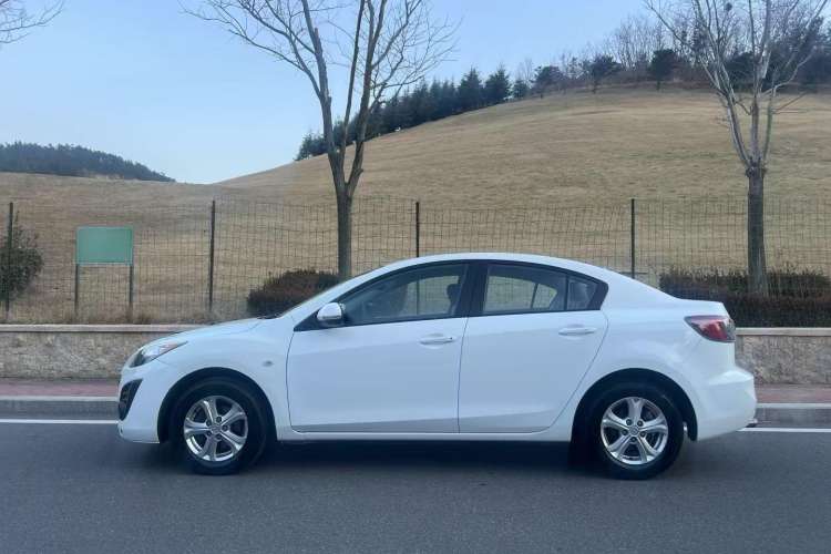 Used Mazda 3 2015 Sedan 1.6L Automatic Comfort Model Exterior 3