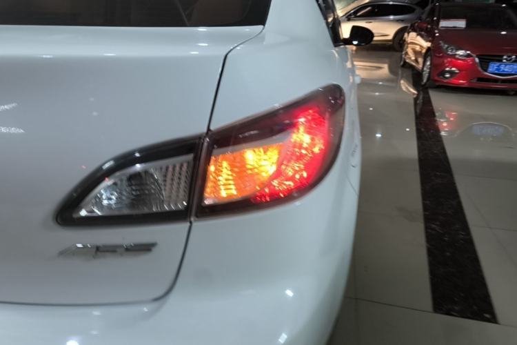 Used Mazda 3 2015 Sedan 1.6L Automatic Comfort Model Exterior 3