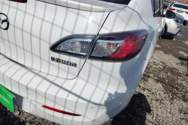 Used Mazda 3 2015 Sedan 1.6L Automatic Elite Model Exterior 3