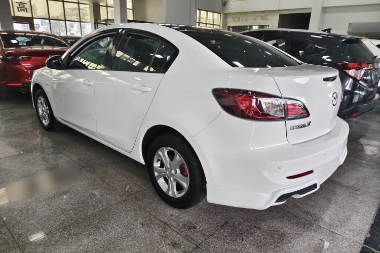 Used Mazda 3 2015 Sedan 1.6L Automatic Elite Model Exterior 3