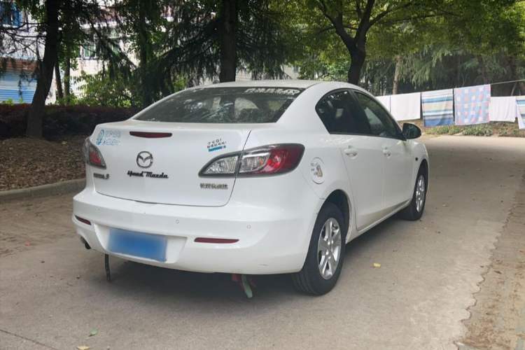 Used Mazda 3 2015 Sedan 1.6L Automatic Elite Model Exterior 3