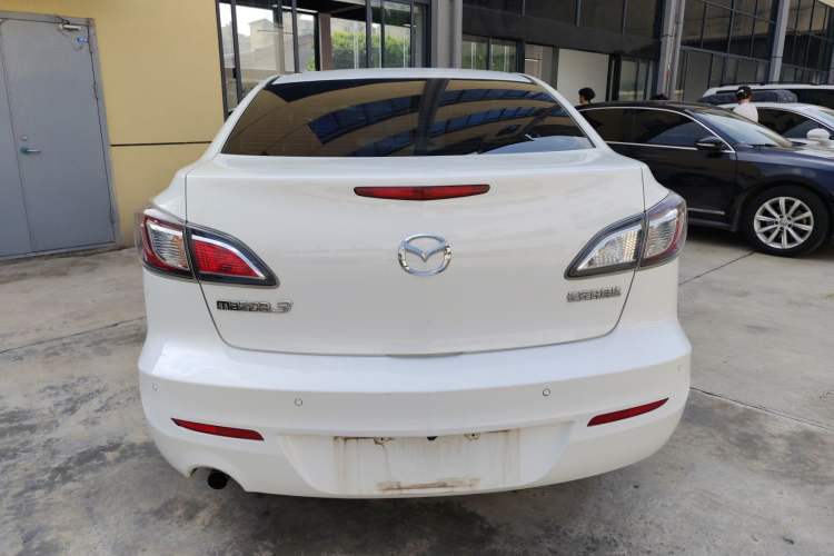 Used Mazda 3 2015 Sedan 1.6L Automatic Comfort Model Exterior 4