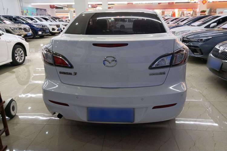 Used Mazda 3 2015 Sedan 1.6L Automatic Comfort Model Exterior 4