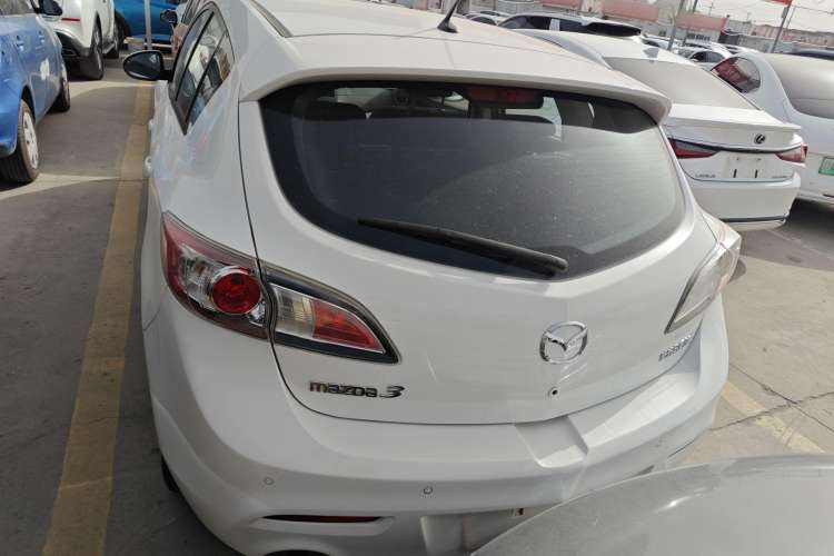 Used Mazda 3 2015 Hatchback 1.6L Automatic Elite Model Exterior 4