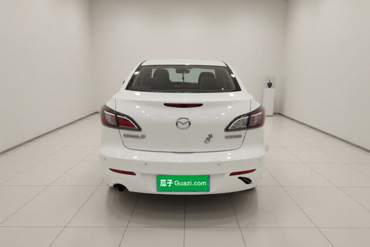 Used Mazda 3 2015 Sedan 1.6L Manual Comfort Model Exterior 4