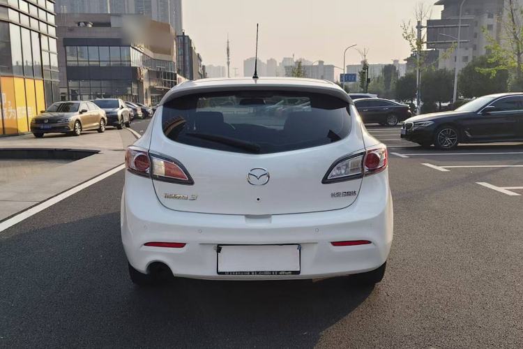 Used Mazda 3 2015 Hatchback 1.6L Automatic Elite Model Exterior 4