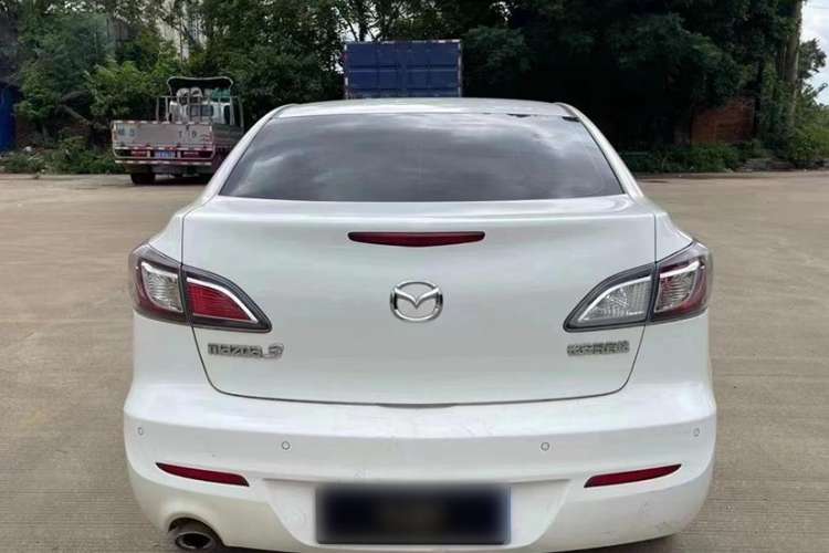 Used Mazda 3 2015 Sedan 1.6L Manual Comfort Model Exterior 4