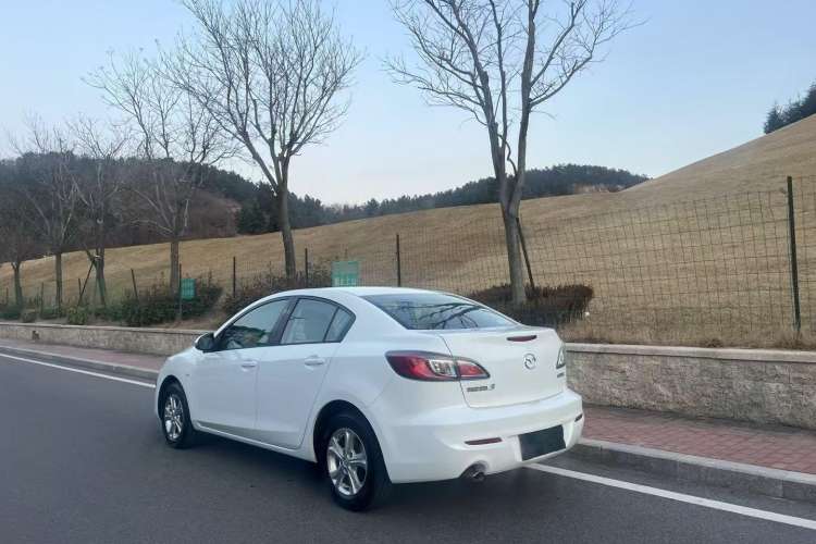 Used Mazda 3 2015 Sedan 1.6L Automatic Comfort Model Exterior 4