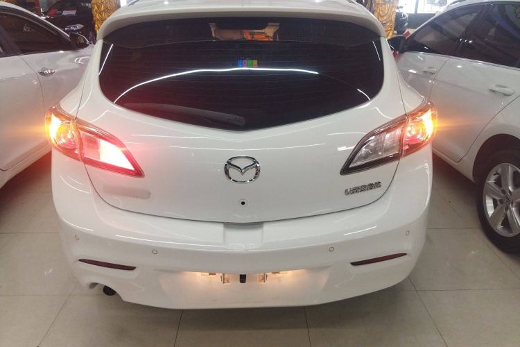 Used Mazda 3 2015 Hatchback 1.6L Automatic Elite Model Exterior 4