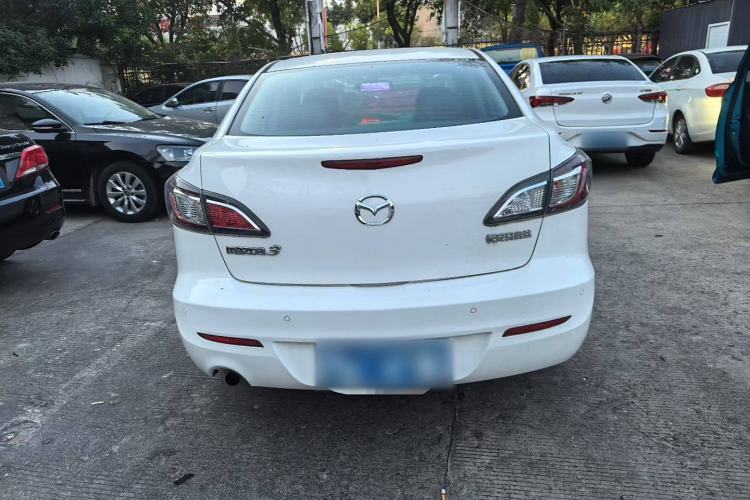 Used Mazda 3 2015 Sedan 1.6L Manual Comfort Model Exterior 4